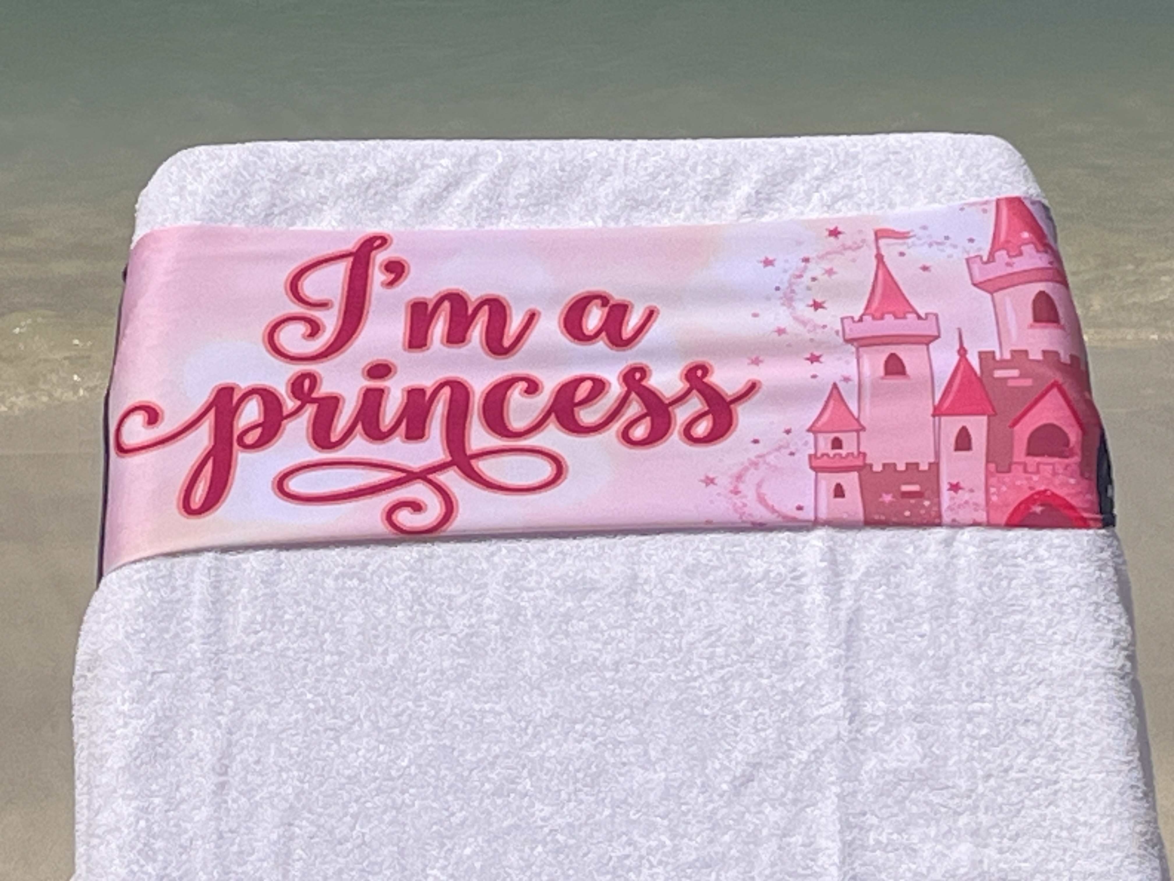 How to keep your towel on a sunbed (without clips that don't work).